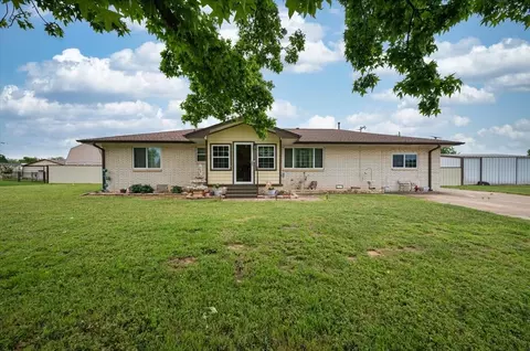 1411 14th St, Maysville, OK 73057