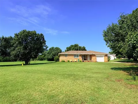 Exterior - 2103 8th St, Prague, OK 74864 photo 7 of 7