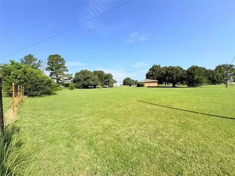 Exterior - 2103 8th St, Prague, OK 74864 photo 6 of 7