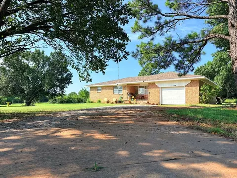 Exterior - 2103 8th St, Prague, OK 74864 photo 2 of 7