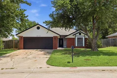 1812 Cimarron Trl, Choctaw, OK 73020