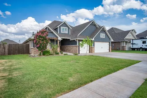628 Red River Dr, Yukon, OK 73099 photo 2