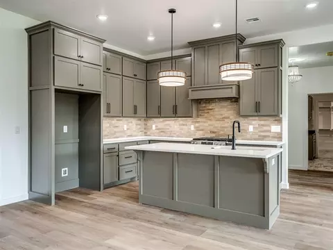 Kitchen - 1978 Cattle Dr, Guthrie, OK 73044 photo 1 of 3