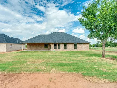 Exterior - 1978 Cattle Dr, Guthrie, OK 73044 photo 4 of 4