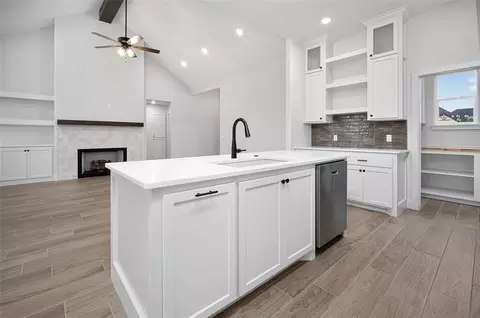 Kitchen - 4108 Sambar St, Tuttle, OK 73089 photo 3 of 4