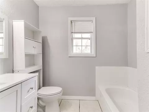 Bath - 30305 Hardesty Rd, Mcloud, OK 74851 photo 6 of 7