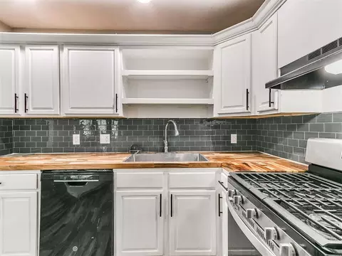 Kitchen - 30305 Hardesty Rd, Mcloud, OK 74851 photo 5 of 5