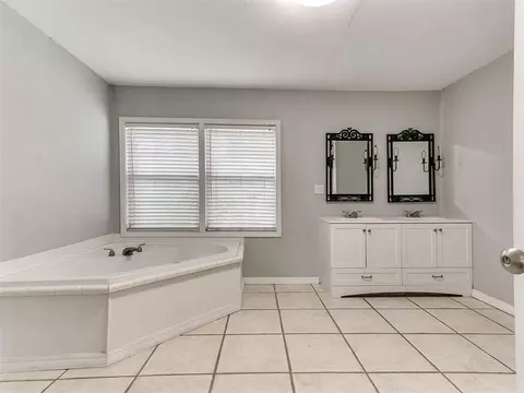 Bath - 30305 Hardesty Rd, Mcloud, OK 74851 photo 1 of 7
