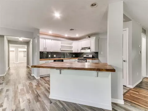 Kitchen - 30305 Hardesty Rd, Mcloud, OK 74851 photo 3 of 5