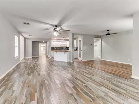 Living - 30305 Hardesty Rd, Mcloud, OK 74851 photo 2 of 7