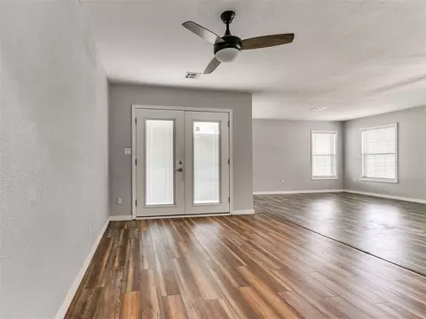 Living - 30305 Hardesty Rd, Mcloud, OK 74851 photo 5 of 7
