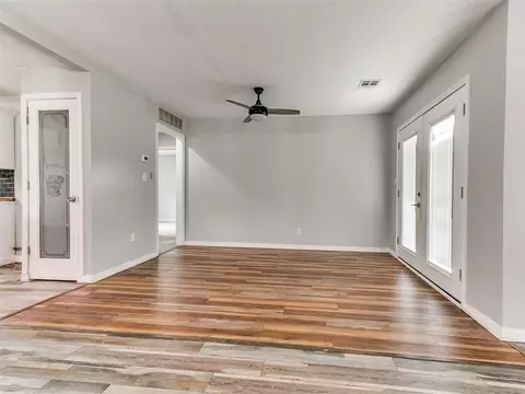 Living - 30305 Hardesty Rd, Mcloud, OK 74851 photo 4 of 7