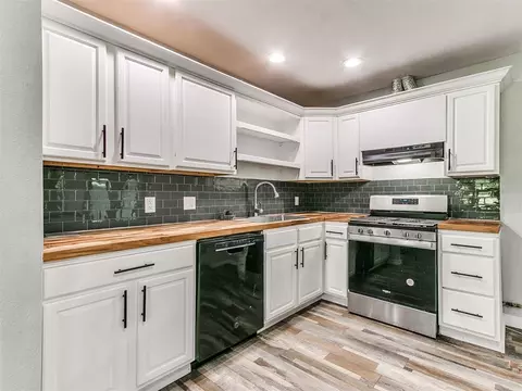 Kitchen - 30305 Hardesty Rd, Mcloud, OK 74851 photo 2 of 5