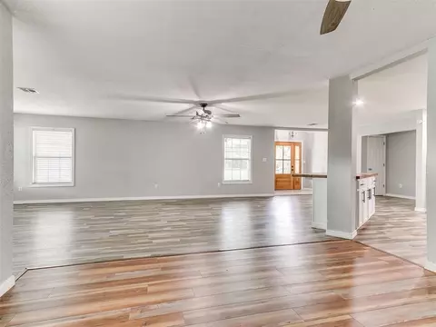 Living - 30305 Hardesty Rd, Mcloud, OK 74851 photo 6 of 7