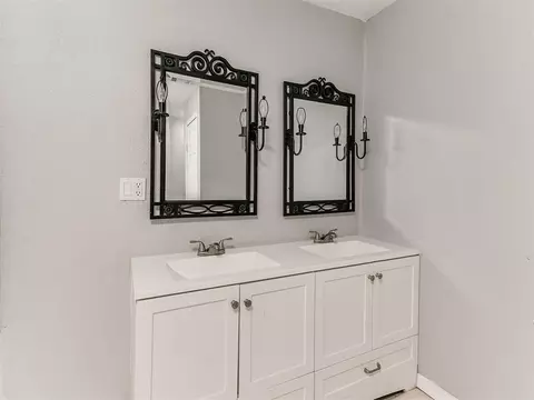 Bath - 30305 Hardesty Rd, Mcloud, OK 74851 photo 2 of 7