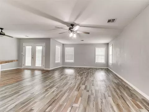 Living - 30305 Hardesty Rd, Mcloud, OK 74851 photo 3 of 7