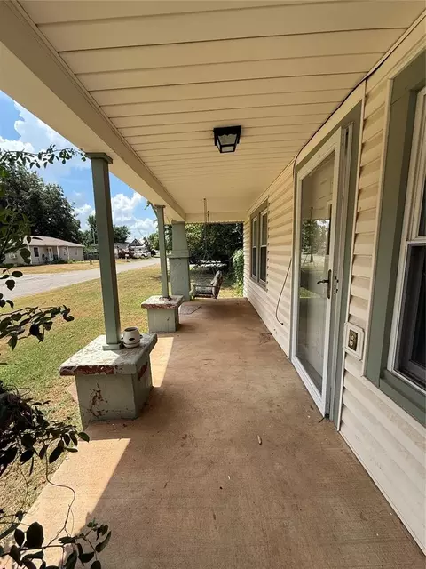 101 NW 7th St, Tuttle, OK 73089 photo 3