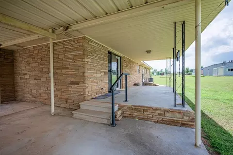 202 E Park St, Mcloud, OK 74851 photo 4