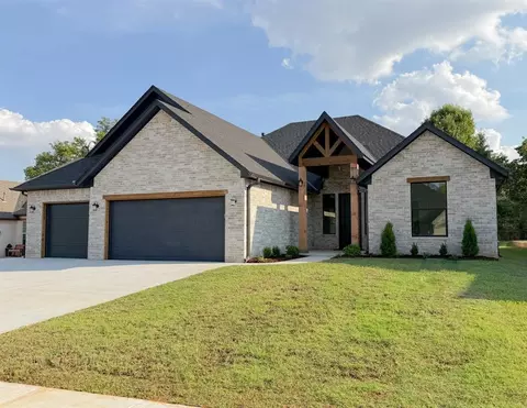 10036 Primrose Ln, Midwest City, OK 73130