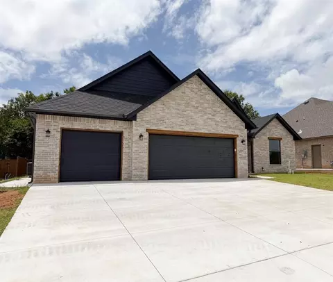 10036 Primrose Ln, Midwest City, OK 73130