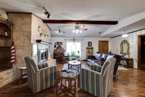 Living - 6400 Etowah Rd, Noble, OK 73068 photo 3 of 7
