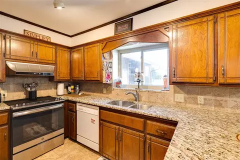 Kitchen - 6400 Etowah Rd, Noble, OK 73068 photo 2 of 3