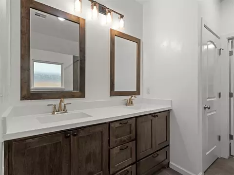 Bath - 2429 Creekview Dr, Moore, OK 73160 photo 1 of 8