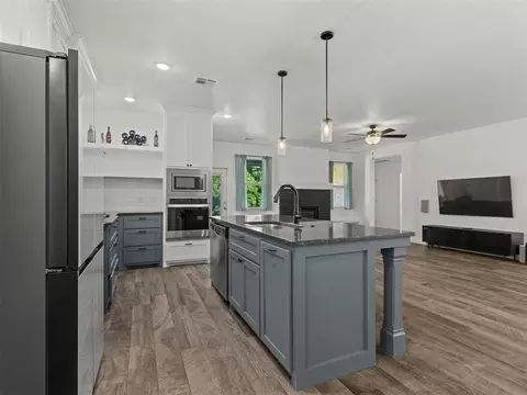 Kitchen - 2429 Creekview Dr, Moore, OK 73160 photo 3 of 6