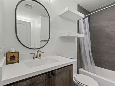 Bath - 2429 Creekview Dr, Moore, OK 73160 photo 5 of 8