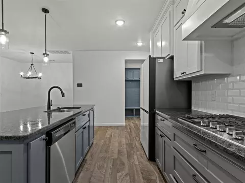 Kitchen - 2429 Creekview Dr, Moore, OK 73160 photo 4 of 6