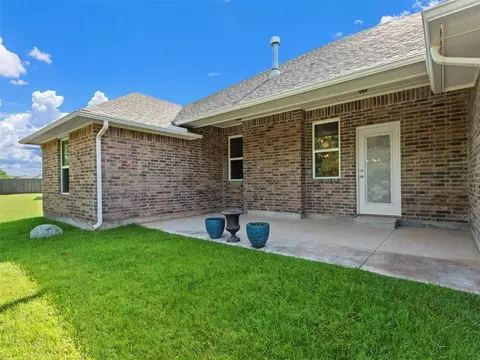 Exterior - 2429 Creekview Dr, Moore, OK 73160 photo 2 of 6