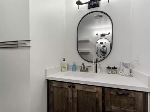 Bath - 2429 Creekview Dr, Moore, OK 73160 photo 6 of 8