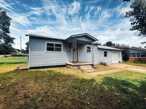 602 E 12th St, Chandler, OK 74834 photo 1