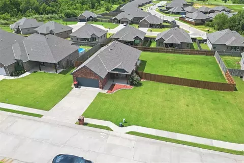 20559 Creekside Dr, Harrah, OK 73045