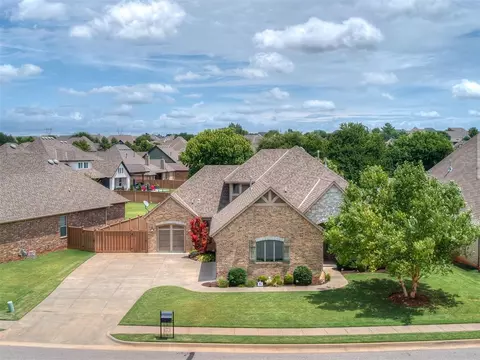 3024 Fallbrook Ave, Edmond, OK 73012