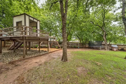 Exterior - 3822 Marked Tree Dr, Edmond, OK 73013 photo 3 of 8