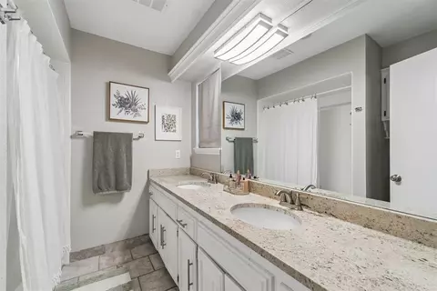 Bath - 3822 Marked Tree Dr, Edmond, OK 73013 photo 5 of 5