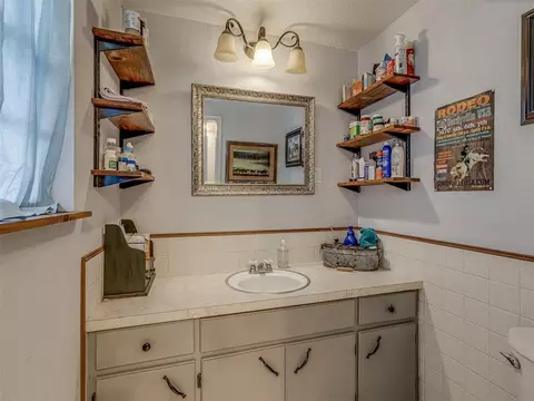 Bath - 16767 Blanton View Ave, Wayne, OK 73095 photo 2 of 3