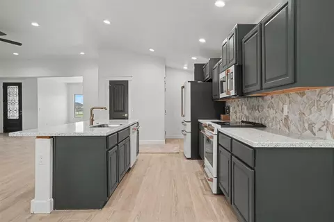 Kitchen - 5 Old Glory Ave, Altus, OK 73521 photo 2 of 4