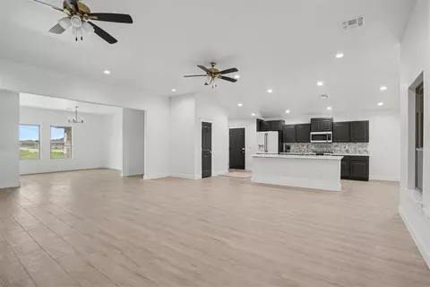 Living - 5 Old Glory Ave, Altus, OK 73521 photo 5 of 7