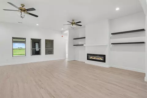 Living - 5 Old Glory Ave, Altus, OK 73521 photo 3 of 7