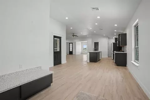 Entry Way - 5 Old Glory Ave, Altus, OK 73521 photo 3 of 4