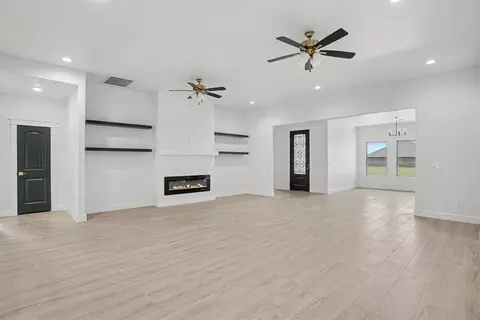 Living - 5 Old Glory Ave, Altus, OK 73521 photo 4 of 7