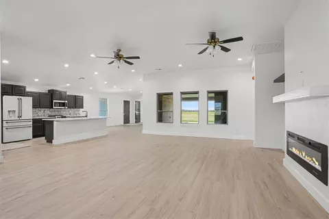 Living - 5 Old Glory Ave, Altus, OK 73521 photo 6 of 7