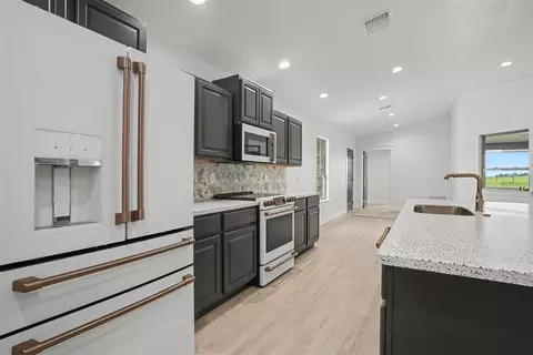 Kitchen - 5 Old Glory Ave, Altus, OK 73521 photo 4 of 4