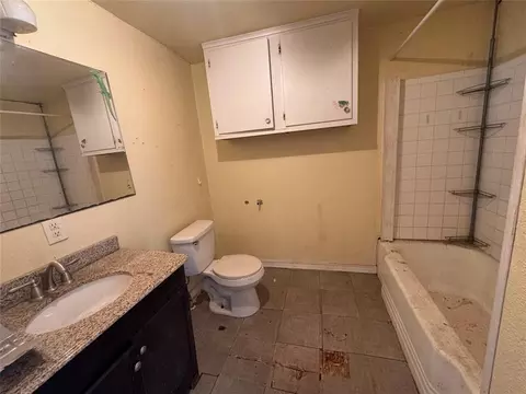 Bath - 1316 E 9th St, Shawnee, OK 74801 photo 1 of 2