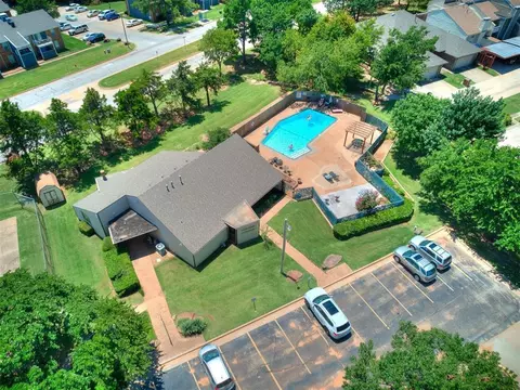 View/Area - 405 E Timberwind Rd, Edmond, OK 73034 photo 3 of 3