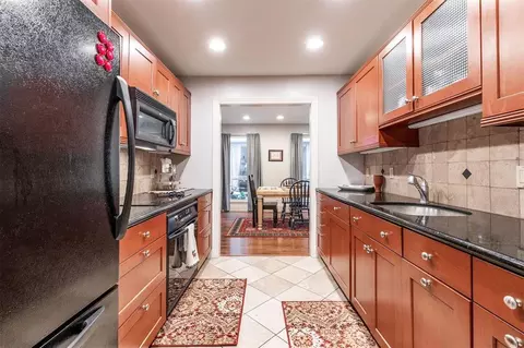 Kitchen - 405 E Timberwind Rd, Edmond, OK 73034 photo 4 of 4