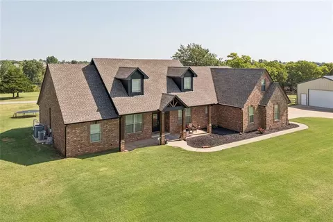 Exterior - 4721 SE 34th St, Moore, OK 73165 photo 1 of 3