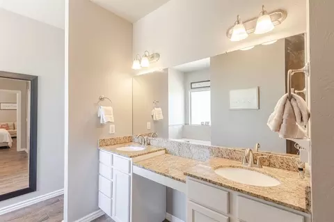 Bath - 4721 SE 34th St, Moore, OK 73165 photo 1 of 5